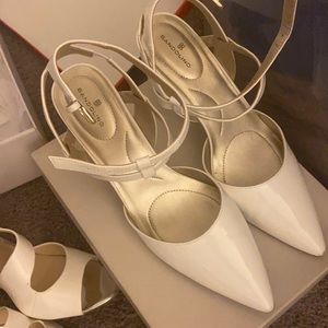 BANDOLINO OFF WHITE HEELS